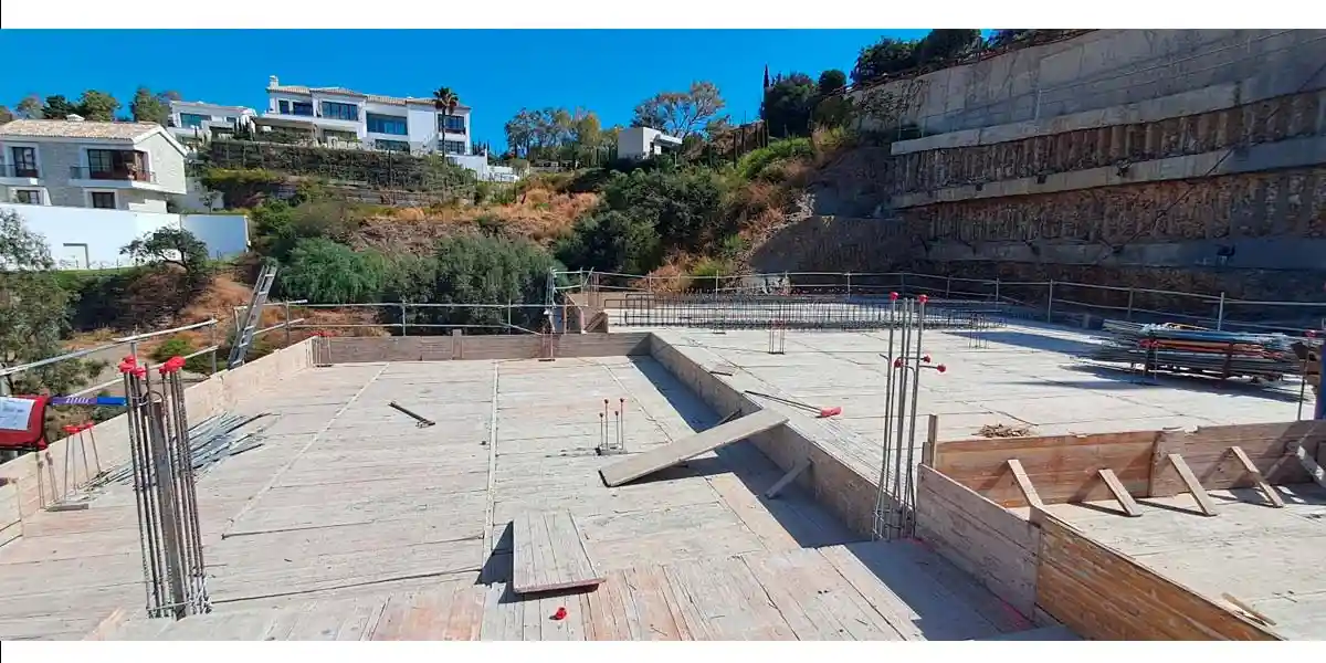 Trabajando en encofrados, Villa en Benahavís